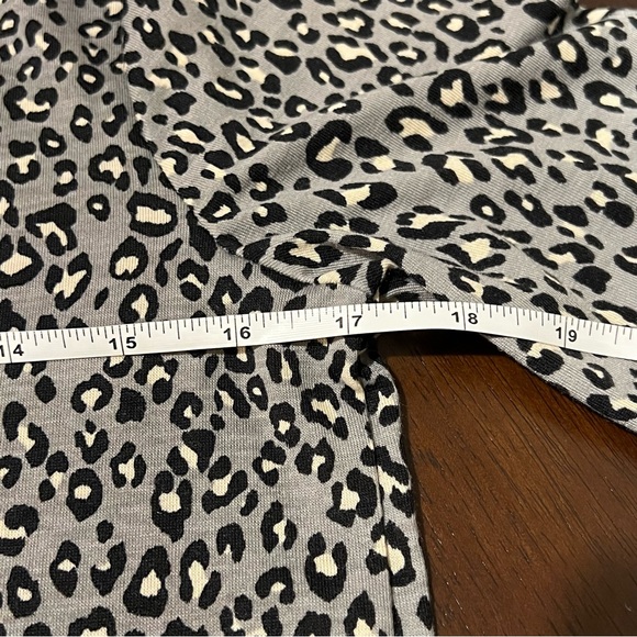 gaze DTLA - size XS - gray cheetah print peplum top - NWT - Picture 6 of 8